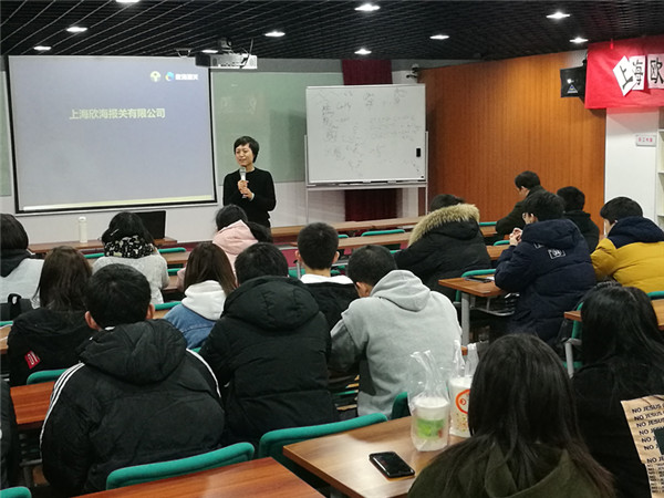 朱莉副总相片_副本.jpg
