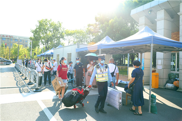学生返校1.jpg