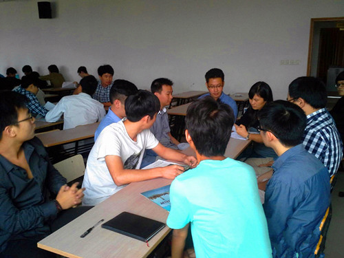同学在面试.jpg