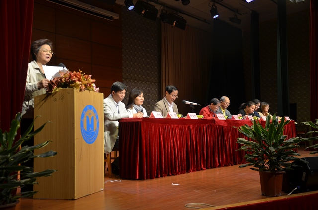 党委赵书记宣布优秀毕业生表彰决定.JPG