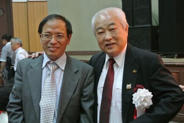 0-项校长与别府市市长浜田男合影.jpg