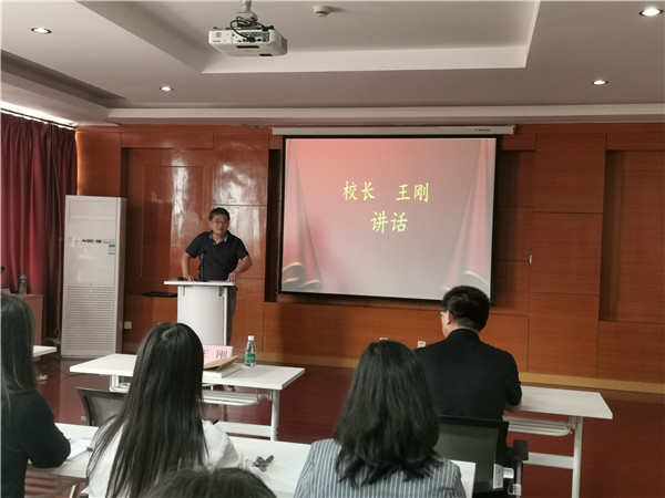 王校长.jpg