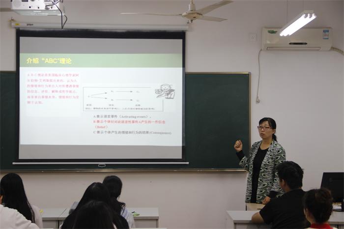 20161013在教1-308教室举办艺海书社心理讲座，主讲人：岳宝华，参与的对象：艺海书社全体成员.JPG