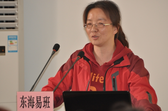 16.学生工作部部长、易班发展中心主任郁萍做大赛点评.JPG