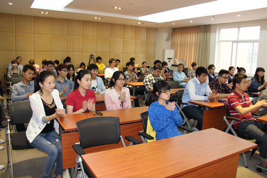 11.2013年学风建设暨20周年校庆祝福征集活动表彰大会与会师生代表.JPG