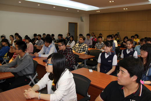 10.2013年学风建设暨20周年校庆祝福征集活动表彰大会与会师生代表.JPG