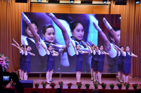 空中姐妹神采飞扬.jpg