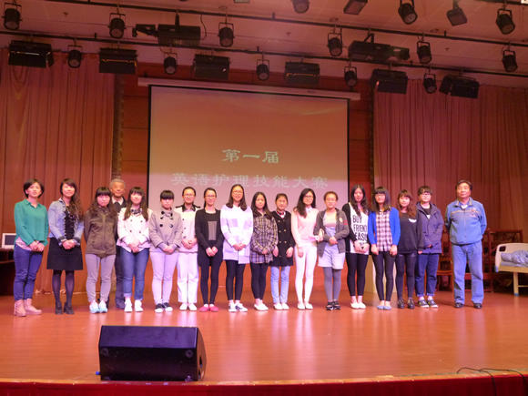 参赛人员和评委合影.JPG