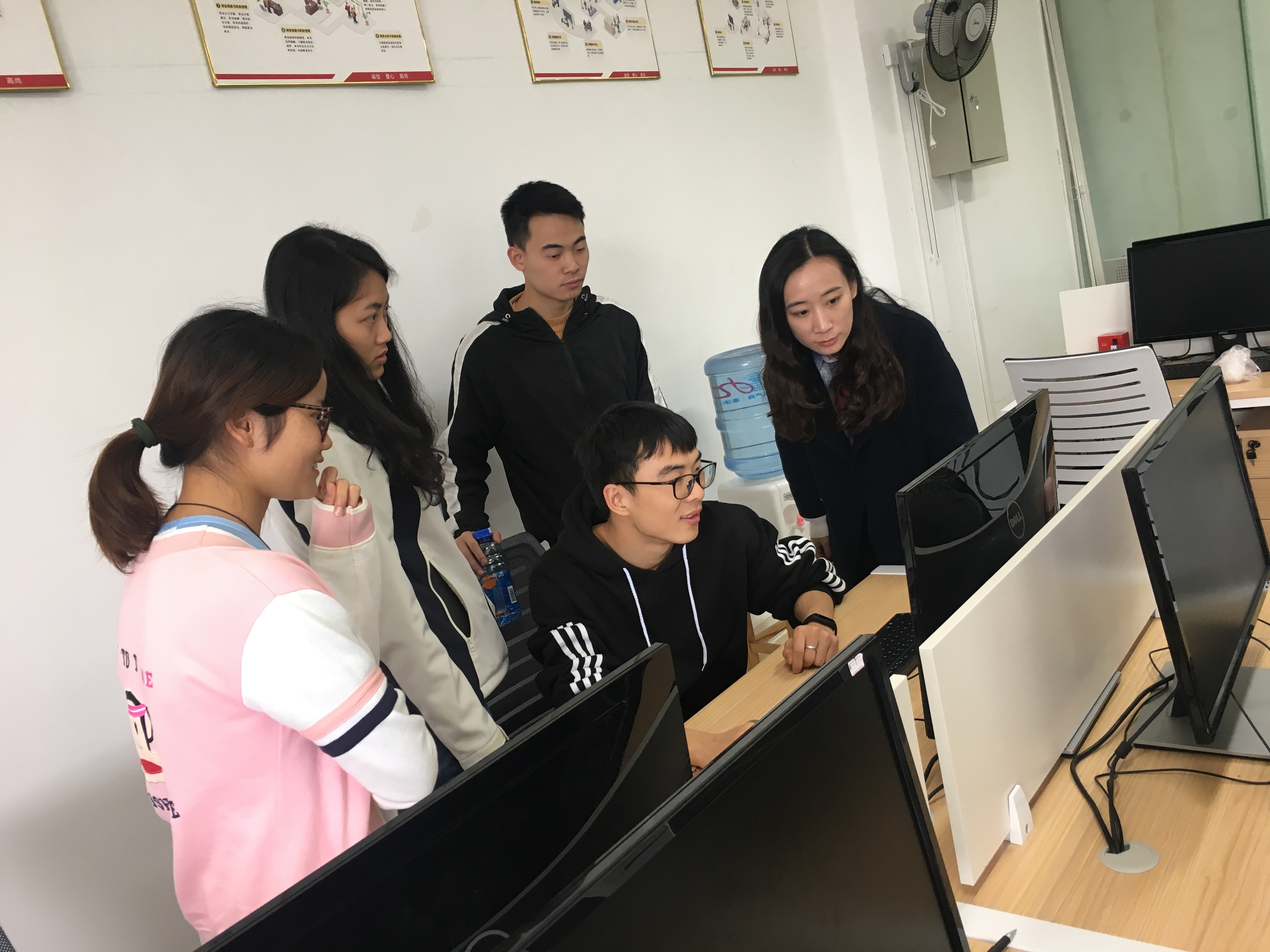 贵州盛华best365教师指导省赛会计学生1.JPG