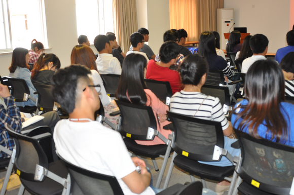 4.与会学生.JPG