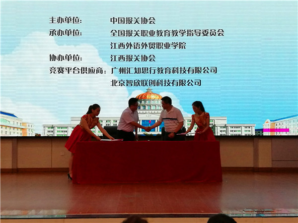 现场签订学生见习就业协议.jpg