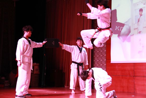 4.社团部的跆拳道表演荣获“魅力达人”.jpg