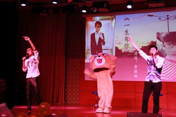 3.铜奖:国商141班冯清远和李圣驰演唱的歌曲《一生有你》.jpg