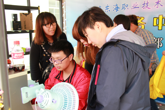 2.网薪换够活动现场.JPG