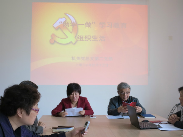 刁德霖、朱健妹老师代表新老党员作学习《党章》交流发言_meitu_2.jpg