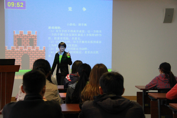 3.参赛选手-商贸学院辅导员何东瑾主题班会展示.JPG